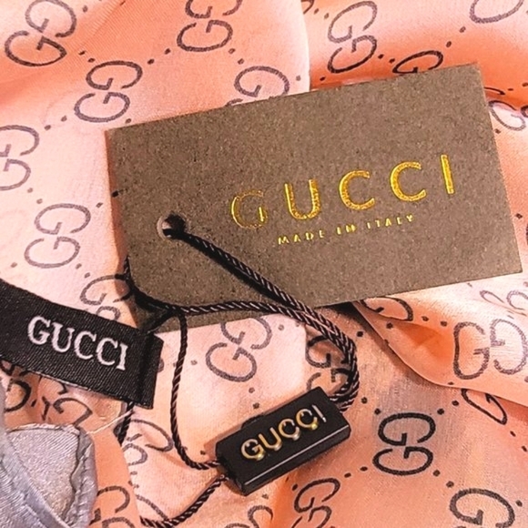 !!SOLD on VC!!!   GUCCI Gorgeous Huge Apricot Floral Silk Scarf - Picture 2 of 10